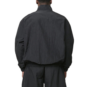 Chaqueta Anorak Ligera de Nylon Arrugado con Cremallera de Cuarto, Unisex, OEM Personalizada, con Cuello Alto y Diseño Oversize, Estilo Chándal - Product Image 2