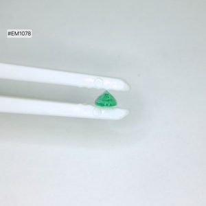 Meilleure Vente Émeraude Zambienne Ovale Pierre Précieuse Libre 0.68ct Pierre Verte Naturelle 7.00x5.00x3.40mm Grade 3A Pour Bijoux Personnalisés - Product Image 4