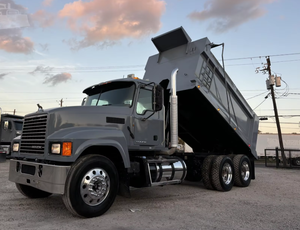 Camión Usado MackS Pinnacle CHU613 Day Cab 2014 de Alto Rendimiento - Transmisión Manual de 10 Velocidades, Listo para Enviar - Product Image 5