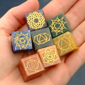 Factory Price Natural Energy Charged Crystal 7 Chakra Cube Set Engraved Gemstones With Pouch Healing Reiki Meditation