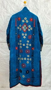 Manteau long luxueux en velours bleu brodé Suzani, style bohème chic, inspiré du vintage, pour femme - Product Image 6