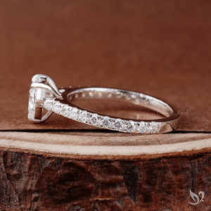 Anillo de Diamante Cultivado en Laboratorio con Forma de Corazón y Banda Pavé Tipo Catedral, 1ct, Certificado IGI, Oro Blanco de 10K, Anillo de Compromiso - Product Image 2