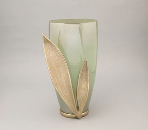 Jarrón de mesa contemporáneo con diseño de hojas doradas, decoración de metal de bronce hecha a mano para inauguración de casa - Product Image 2