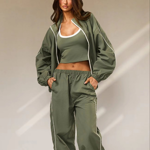 Ensemble de survêtement vert pour femme, 2 pièces, tissé, respirant, veste longue et pantalon de jogging – Nouvelle collection très demandée - Product Image 1