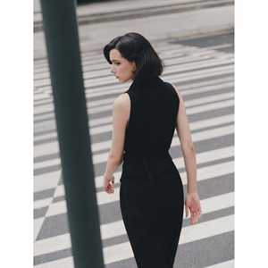 Chaleco Negro sin Mangas de Buen Precio, Chaleco Elegante para Mujer, Estilo Ejecutivo y de Lujo - Product Image 2