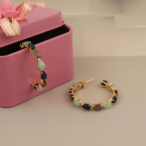 ต่างหูห่วงประดับพลอยธรรมชาติหลากหลายชนิด ชุบทอง 18k รูปทรงลูกแพร์ ลาพิส ลาซูลี อะควา คาลซีโดนี ลาบราดอไรต์ แบบฝังหนามเตย คู่หนึ่ง - Product Image 3