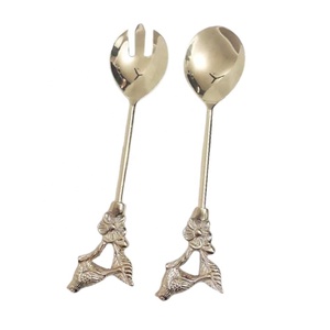 Serveur à salade en laiton doré avec oiseau fait à la main et poignée d'extrémité au design fleuri Ensemble de couverts Royal New Design - Product Image 1