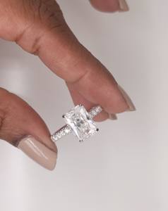 Anillo de compromiso clásico de moissanita con corte radiante de 2.75 quilates para mujer, anillo de halo oculto de oro blanco macizo de 14 quilates, anillo de promesa - Product Image 1