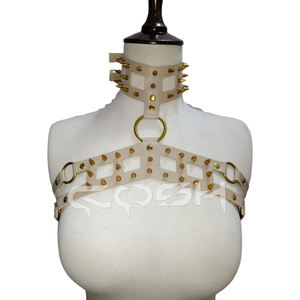 Harnais de poitrine en similicuir beige à pointes avec collier ras du cou - Product Image 1