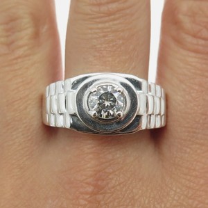 Anillo de Compromiso, Boda o Promesa, con Moissanita Tallada Redonda Brillante de 5MM, Chapado en Oro Blanco sobre Plata de Ley 925, Estilo Minimalista y Delicado - Product Image 1