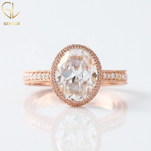 Anillo de Estilo Vintage, Anillo de Boda con Moissanita de Corte Ovalado, Solitario con Anillo de Acento, Anillo de Aniversario Art Deco con Filigrana Milgrain - Product Image 1