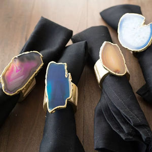 Ensemble d'anneaux de serviette décoratifs en résine pour l'agencement de table de fête, améliorant l'expérience culinaire de la célébration avec élégance - Product Image 1