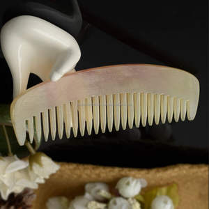 Peigne en corne naturelle artisanal personnalisé pour le coiffage des cheveux, fabriqué à partir de véritable corne de buffle, peigne en corne de buffle fabriqué en Inde - Product Image 6