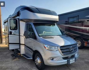 Remolques de Viaje Tiffin Clase A y C 2023 2022 2020 Económicos, Lujosos con Características Modernas, Capacidad de Carga de 30000 Libras, Longitud de 25 Pies - Product Image 1