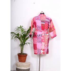 Kimono ligero de seda kantha con diseño tradicional de patchwork para mujer, ideal para dormir y relajarse en casa. - Product Image 6