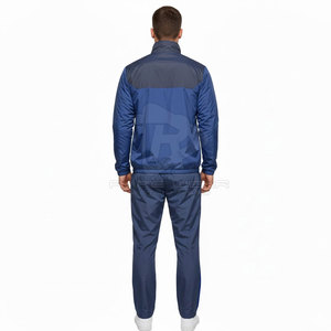 Traje cortavientos de material duradero y transpirable para entrenamiento en equipo y sesiones de fitness. - Product Image 2