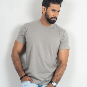Camiseta de hombre 100% algodón peinado, tela suave, manga corta, cuello redondo, color sólido, fabricada en Bangladesh, venta al por mayor. - Product Image 1