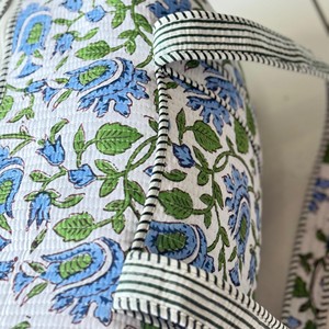 <b>Large</b> Bohemian Vintage Floral Duffle Bag With Zipper Closure Portable Travel Weekender Bag Casual Style Striped Handles - Product Image 2