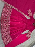 Nouvelles collections de robes Anarkali de créateurs, tenues de soirée, costumes Salwar Kameez élégants, disponibles en grandes tailles pour femmes, pour mariage.