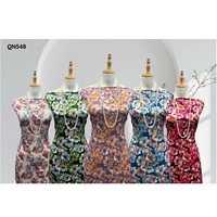 Prendas de moda ligeras de 150 cm, tejido jacquard de poliéster 100% de Vietnam con estampado floral de camelia.