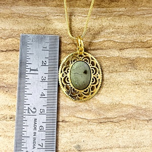 จี้ห้อยคอทรงโบโฮลายดอกไม้ ดีไซน์ทันสมัย ทำจากทองเหลืองชุบทอง 18k สำหรับผู้หญิง จี้รูปไข่ลายฉลุ สำหรับขายส่งแบบ OEM ODM - Product Image 6