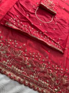 Sari de seda Rangoli con bordado y trabajo de corte tipo C Pallu de diseñador, y blusa sin coser de seda Mono Banglory con bordado. - Product Image 6