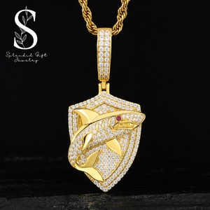 Splendid Gift Jewelry Colgante Escudo de Tiburón de Moissanita Chapado en Oro de 22k para Hombre, Estilo Hip Hop Iced Out - Product Image 1