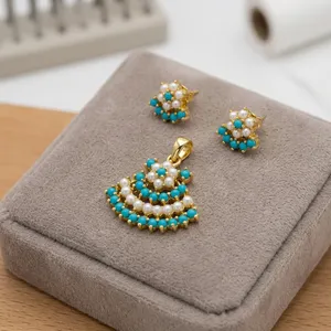 Juego de Colgantes de Perlas Chapados en Oro de Latón Indio al por Mayor |   Joyería Artesanal de Jaipur |   Accesorios de Moda para Novias, Exportación - Product Image 2