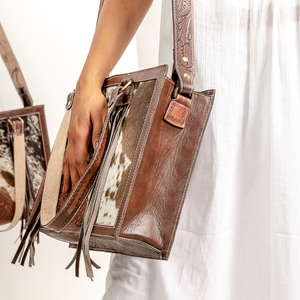 Nuevo Bolso de Hombro Bohemio de Cuero Genuino con Tallado Floral Hecho a Mano, de Alta Calidad, Impermeable, con Flecos de Piel de Vaca Auténtica - Product Image 4