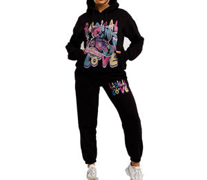 Conjunto Deportivo Informal de Dos Piezas con Capucha Negra para Mujer, con Estampado de Oso Colorido y Diseño de "Amor Radical" - Product Image 5