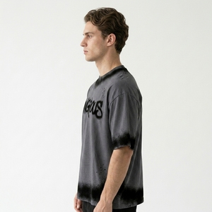 Camiseta Transpirable de Algodón y Poliéster para Hombre, Diseño Moderno con Estampado de Pintura en Aerosol, Calidad de Exportación Sialkot - Product Image 3