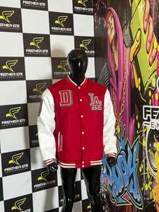 Veste de baseball en chenille brodée sur mesure de haute qualité ODM OEM, corps en laine, manches en cuir PU, pour hommes. - Product Image 5