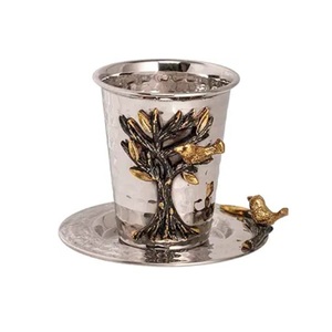 Copa Kiddush para Shabbat y Yom Tov con Diseño Esculpido, Decoraciones de Acero Inoxidable y Latón, Incluye Platillo - Product Image 2