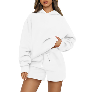 Ensemble de survêtement décontracté pour femme avec logo personnalisé imprimé, comprenant un sweat à capuche oversize et un short de sport - Product Image 5