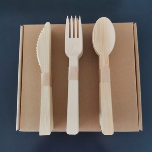 Fourchettes à dîner compostables en bois de bouleau de 155 mm pour la restauration en plein air et les applications en food court, pour les cafés, les pâtisseries et les banquets - Product Image 1