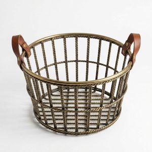 Cesta de Alambre de Hierro Hecha a Mano de 28 cm con Asas de Cuero y Varillas de Cuerda de Latón Antiguo, Material Metálico para Decoración del Hogar, Hoteles y Bodas - Product Image 3