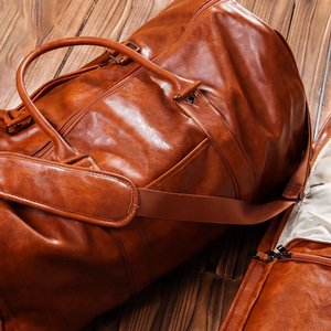 Bolsa de ropa de cuero genuino estilo vintage, de gran capacidad, ligera, para fin de semana, con compartimento para zapatos, tipo duffel. - Product Image 4