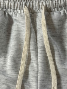 Shorts en molleton décontractés pour homme, confortables, mi-longs, avec poches, coupe décontractée, taille élastique et cordon de serrage, pour l'exercice, la gym et la détente - Product Image 4