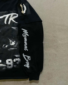 เสื้อยืดแขนสองชั้นประดับเพชรแบบย้อมสีเอซิด ยูนิเซ็กซ์ แขนสองชั้น พร้อมลายปักแบบดิสเทรส สั่งซื้อจำนวนมาก - Product Image 3