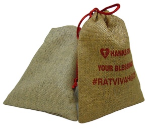 ถุงของขวัญและถุงใส่เครื่องประดับงานแต่งงานแบบเชือกรูดจากปอกระเจาที่เป็นมิตรกับสิ่งแวดล้อมจาก Lowellcraft เหมาะสำหรับใส่ของขวัญเครื่องประดับเจ้าสาว - Product Image 1