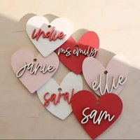 Etiquettes suspendues en bois en forme de cœur gravées avec un nom personnel Delarchi, accessoires décoratifs mignons pour la Saint-Valentin HT30