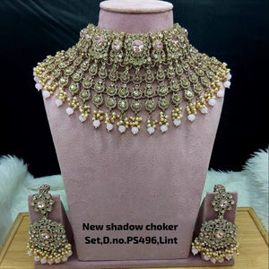 Parure de collier ras-du-cou, boucles d'oreilles et Maang Tikka de luxe, vintage, en cuivre plaqué or, avec perles et imitation Kundan, pour fiançailles et mariage - Product Image 1