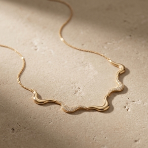 Collar Escultural con Cuello Ondulado y Diamantes Cultivados en Laboratorio con Corte Pavé, Chapado en Oro Amarillo de 14K, Joyería Elegante para Mujer - Product Image 1