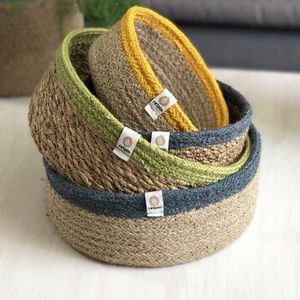 Cestas Apilables Redondas de Fibra Vegetal, Organizadores Ecológicos Rústicos Multiusos en Verde Natural, Amarillo y Azul - Product Image 1