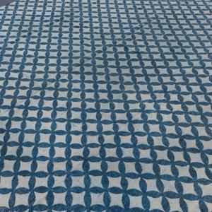 Alfombra Artesanal Abstracta de Tejido Plano Ecológico de Pelo Corto |   Alfombra de Lana Azul y Marfil |   Alfombra Moderna para Piso - Product Image 3