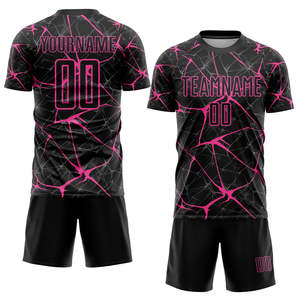 Uniforme de Fútbol Personalizado Negro y Rosa con Patrón Geométrico Agrietado, Nombre y Número del Equipo Personalizados, Camiseta y Pantalones Cortos de Fútbol, Kit Completo para Hombre - Product Image 1
