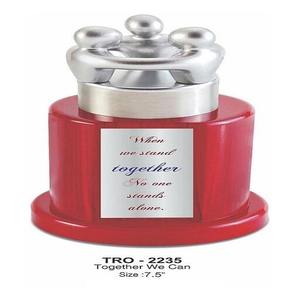 Trophée d'équipe de fabrication indienne avec base en bois et gravure de logo personnalisée pour récompense d'entreprise, disponible à la vente - Product Image 4