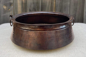 Bol à pédicure en cuivre original avec finition lisse et brillante, idéal pour les hôtels, les salons et les rituels de soin des pieds. - Product Image 3