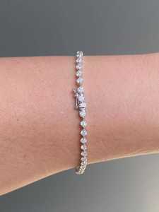 Bracelet tennis diamant en gros Or 14k 18k Diamants ronds de laboratoire 3 carats sertis à griffes 2,5 mm Intemporel Mariage Fabricant - Product Image 4