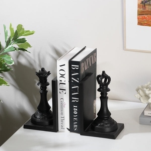 Ensemble d'entretoises à livres en aluminium moulé, design moderne, finition noire mate, motif d'échecs royaux (pièces d'échecs roi et reine), support décoratif pour livres. - Product Image 3